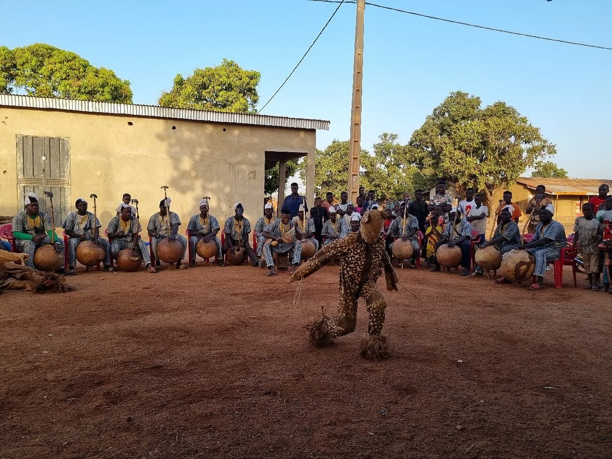 Danse De Panter, Waraniéné