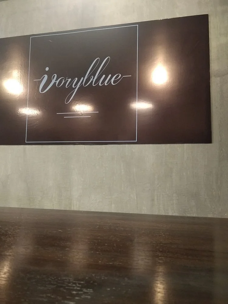 Ivory Blue Boutique de Cafe