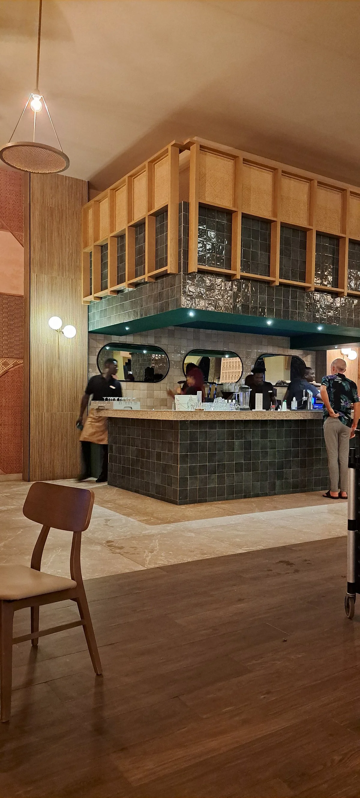 Safari Lobby Bar)