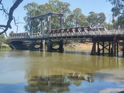 Swan Hill - Photo 2