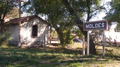 Coronel Moldes - Photo 3