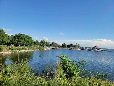 Burlington - Photo 3