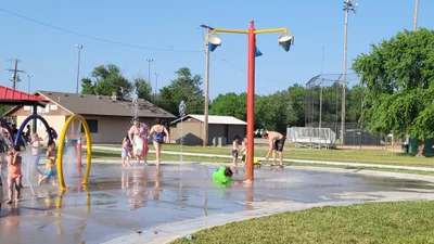 Topeka - Photo 3