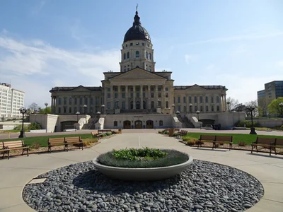 Topeka - Photo 4