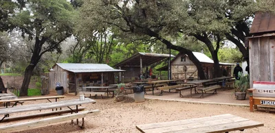 Luckenbach - Photo 2