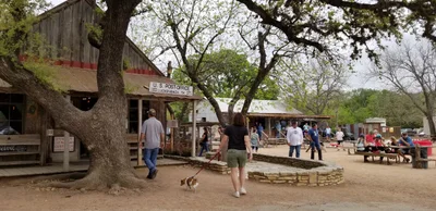Luckenbach - Photo 3