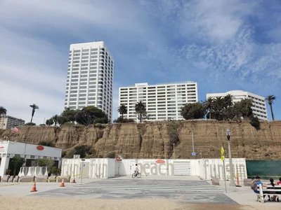 Huntington Beach - Photo 3