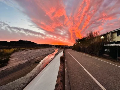 Santa Clarita - Photo 4