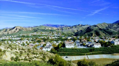 Santa Clarita - Photo 5