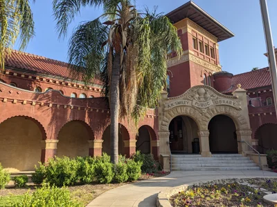 Redlands - Photo 2