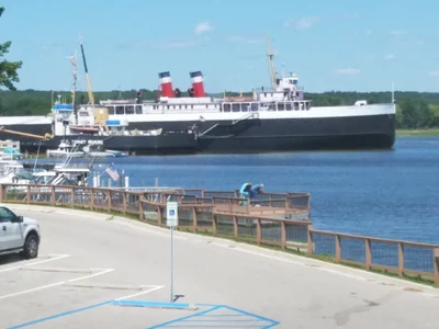 Manistee - Photo 3