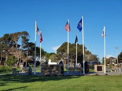 Crescent City - Photo 2