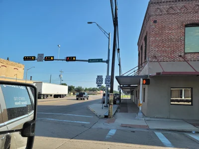 Giddings - Photo 2