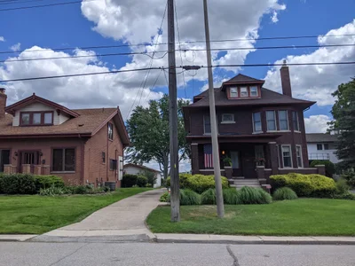 Wyandotte - Photo 2