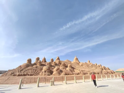 Alashanyou Qi - Photo 3