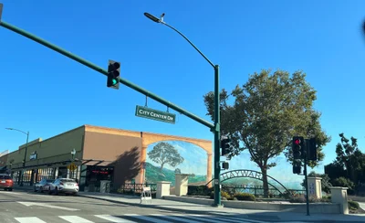 Hayward - Photo 2