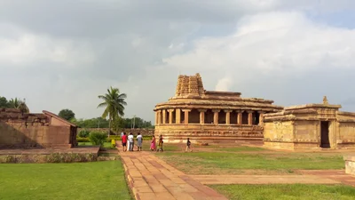 Aihole - Photo 2