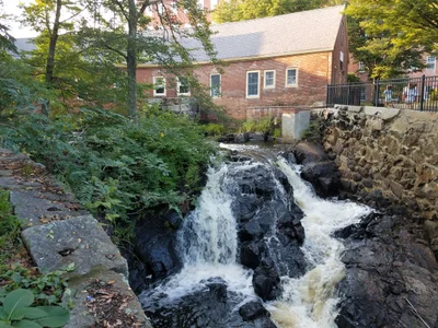 Amesbury - Photo 3