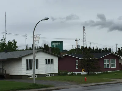 Labrador City - Photo 3