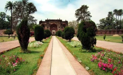 Shahdara Bagh - Photo 2
