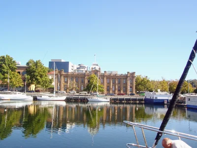 Hobart - Photo 2