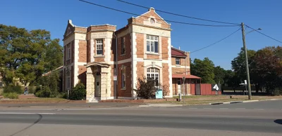 Singleton - Photo 2