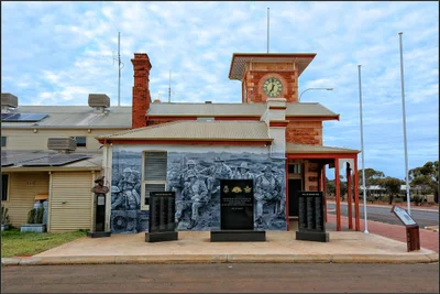Menzies - Photo 5