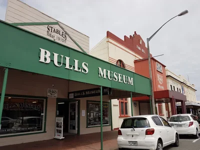 Bulls - Photo 3