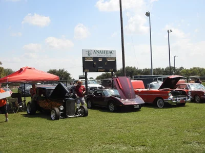 Anahuac - Photo 2