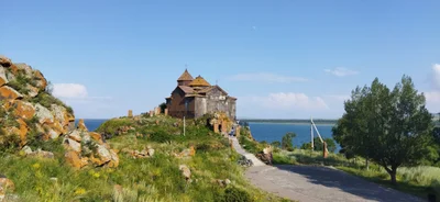 Hayravanq - Photo 2