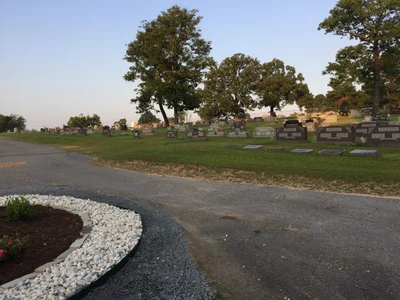 Benton - Photo 2