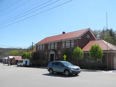 Livingston - Photo 2