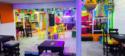 Gustavo's Bar - Photo 3