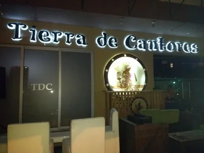 Tienda de Cantores El Bar - Photo 3