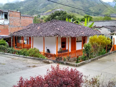 Cisneros - Photo 5