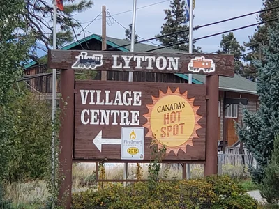 Lytton - Photo 2