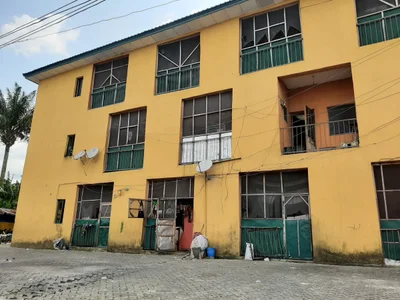 Warri - Photo 2
