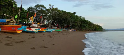 Desa Batukaras - Photo 2