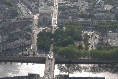 Laval - Photo 3