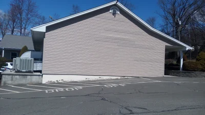 Danbury - Photo 2