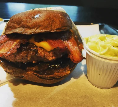 Smoked Burgers - Photo 2