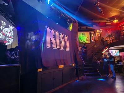 The Clock Rock Bar - Photo 3