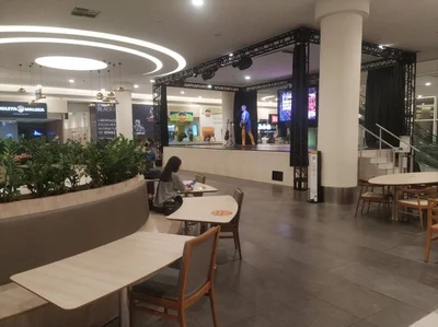 Golden Square Shopping - Photo 2