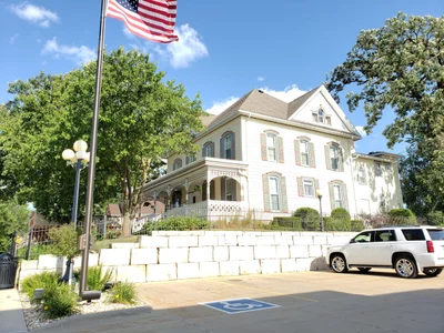 Dyersville - Photo 3
