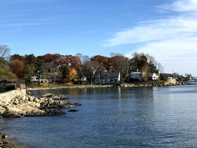 Beverly - Photo 2