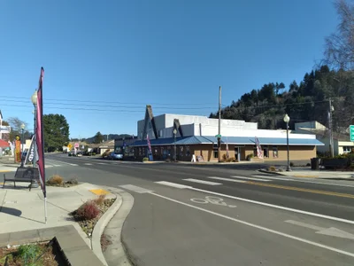 Reedsport - Photo 2