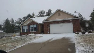 Edwardsville - Photo 4