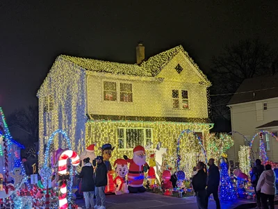 Lyndhurst - Photo 2