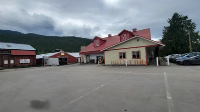 Sicamous - Photo 5