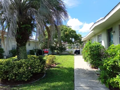 Apollo Beach - Photo 4